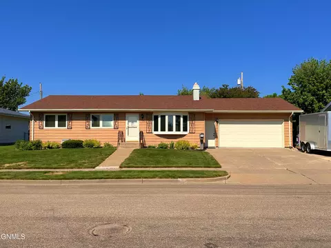 1222 28th St N, Bismarck, ND 58501