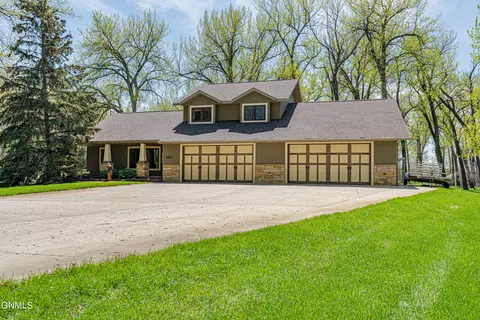 2471 Timberlane Pl, Bismarck, ND 58504
