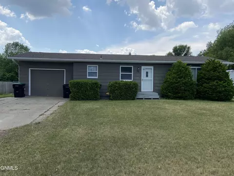 11 Carlin Dr, Lincoln, ND 58504
