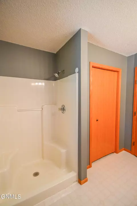 2843 Warwick Loop, Bismarck, ND 58504 photo 19