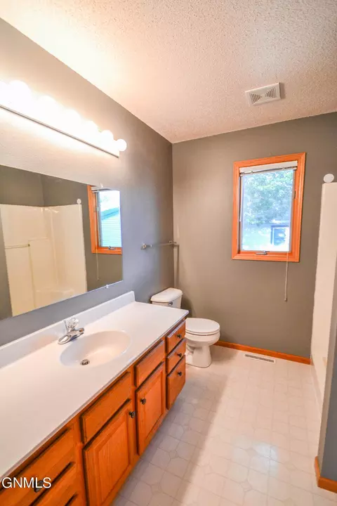 2843 Warwick Loop, Bismarck, ND 58504 photo 18