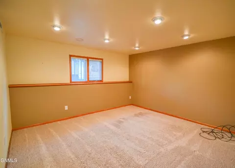 2843 Warwick Loop, Bismarck, ND 58504 photo 20
