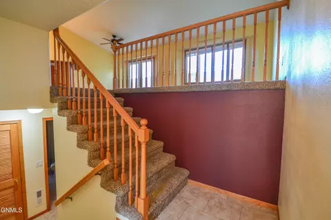 2843 Warwick Loop, Bismarck, ND 58504 photo 4