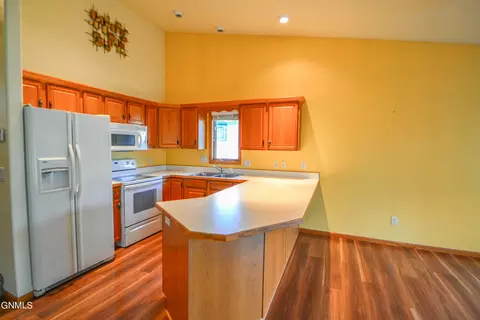 2843 Warwick Loop, Bismarck, ND 58504 photo 9