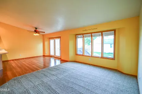 2843 Warwick Loop, Bismarck, ND 58504 photo 6
