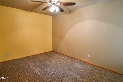 2843 Warwick Loop, Bismarck, ND 58504 photo 11