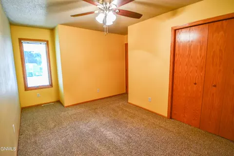 2843 Warwick Loop, Bismarck, ND 58504 photo 12