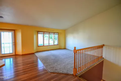 2843 Warwick Loop, Bismarck, ND 58504 photo 5