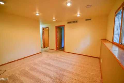 2843 Warwick Loop, Bismarck, ND 58504 photo 21