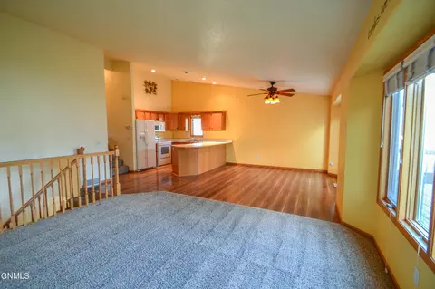 2843 Warwick Loop, Bismarck, ND 58504 photo 7