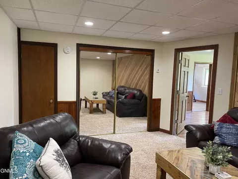 2209 E Ave F, Bismarck, ND 58501 photo 35