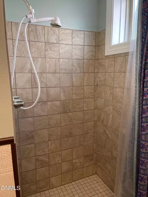 2209 E Ave F, Bismarck, ND 58501 photo 33