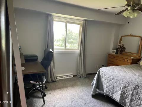 2209 E Ave F, Bismarck, ND 58501 photo 25