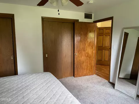 2209 E Ave F, Bismarck, ND 58501 photo 27