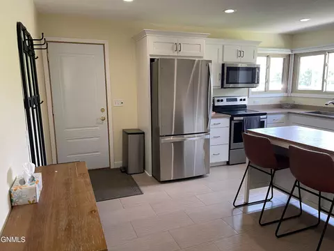 2209 E Ave F, Bismarck, ND 58501 photo 3