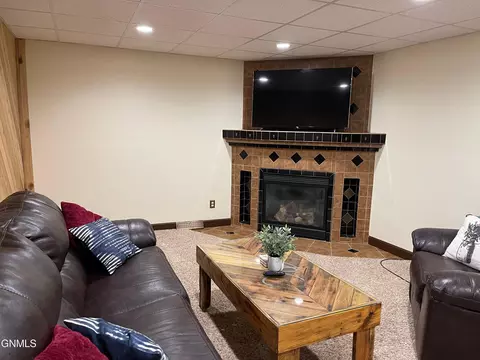 2209 E Ave F, Bismarck, ND 58501 photo 34