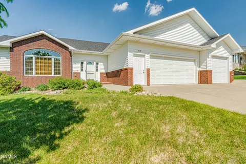 3127 Barracuda Dr, Bismarck, ND 58503