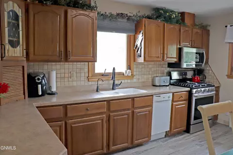 709 Custer Dr, Mandan, ND 58554 photo 7