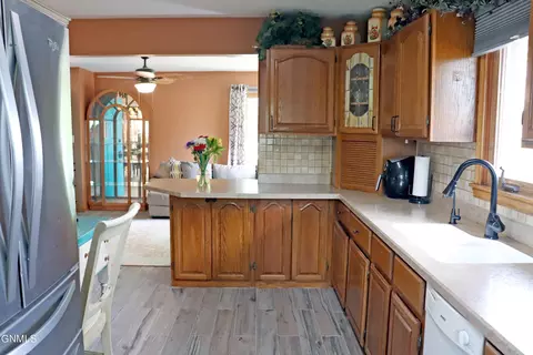 709 Custer Dr, Mandan, ND 58554 photo 10