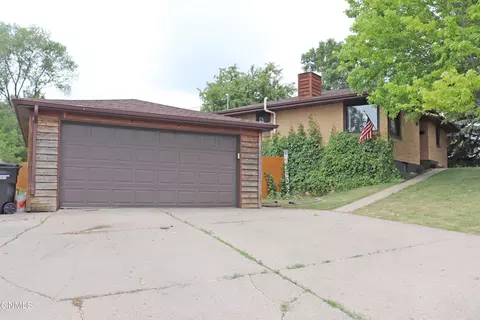 709 Custer Dr, Mandan, ND 58554 photo 3