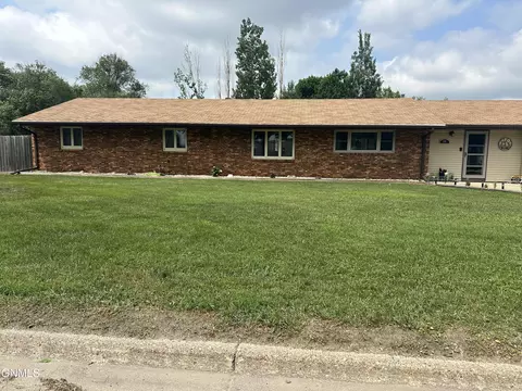 901 12th Ave Ne Ave NE, Jamestown, ND 58401