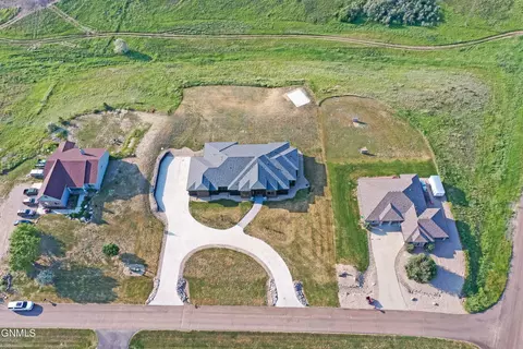 2018 16th St E, Williston, ND 58801 photo 8