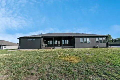 2018 16th St E, Williston, ND 58801 photo 17