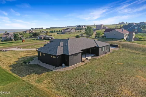 2018 16th St E, Williston, ND 58801 photo 11