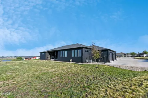 2018 16th St E, Williston, ND 58801 photo 12