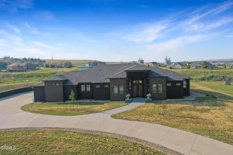 2018 16th St E, Williston, ND 58801 photo 4