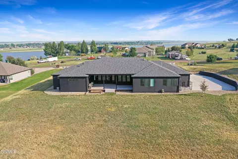 2018 16th St E, Williston, ND 58801 photo 10