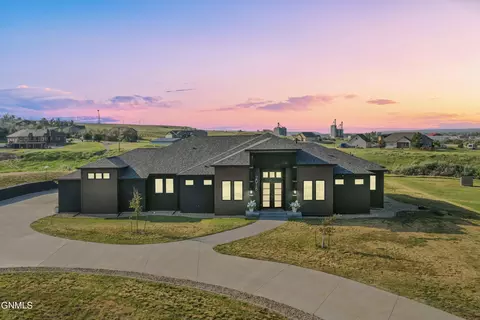 2018 16th St E, Williston, ND 58801