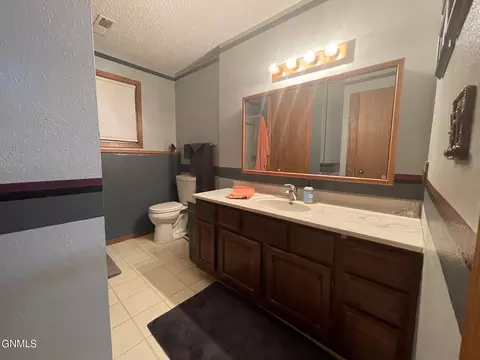 824 Bryan Trl, Mandan, ND 58554 photo 21