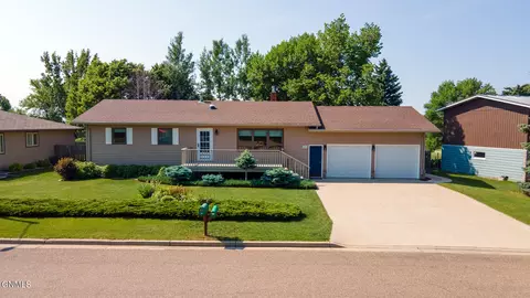 1217 Chestnut Dr, Washburn, ND 58577