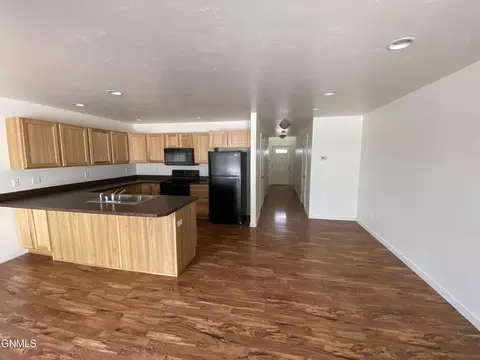 817 3rd St NW, Sidney, MT 59270 photo 3