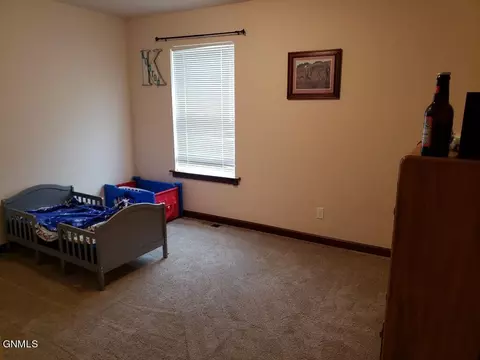 876 11th St E, Dickinson, ND 58601 photo 14