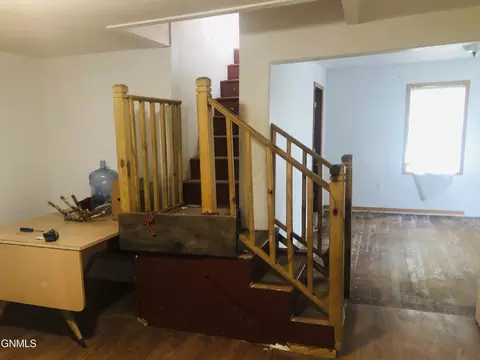 212 Railroad Ave W, Carson, ND 58529 photo 3