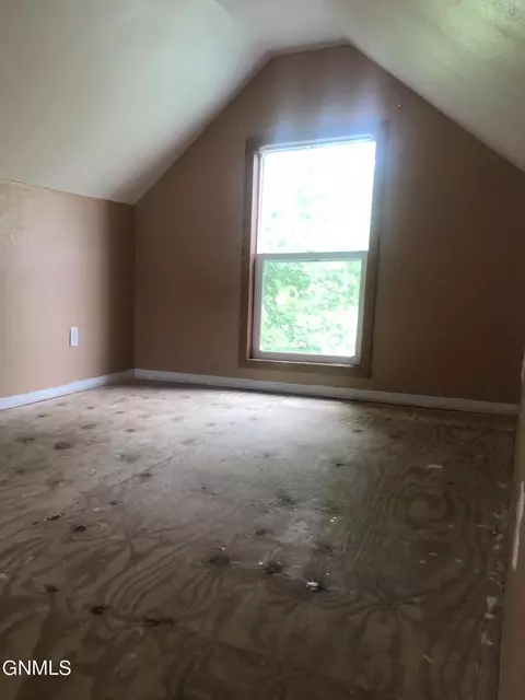 212 Railroad Ave W, Carson, ND 58529 photo 5