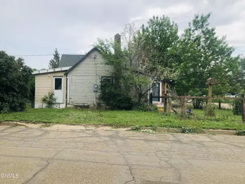 212 Railroad Ave W, Carson, ND 58529 photo 2