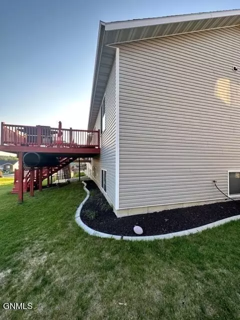 307 Will Ct SE, Mandan, ND 58554 photo 23