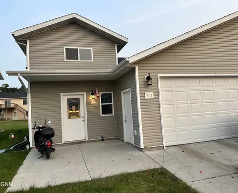 307 Will Ct SE, Mandan, ND 58554