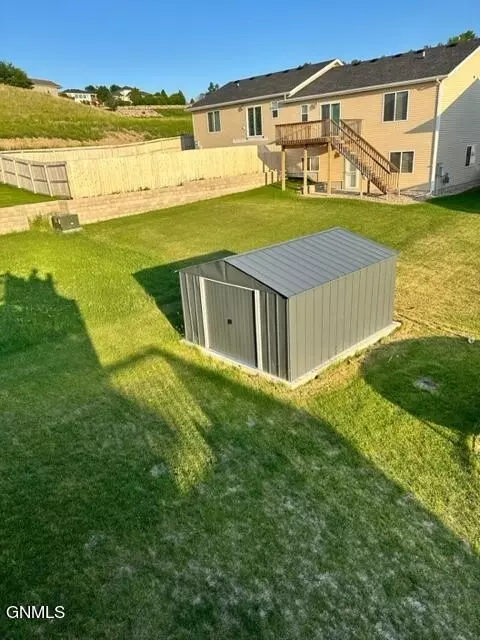 307 Will Ct SE, Mandan, ND 58554 photo 28