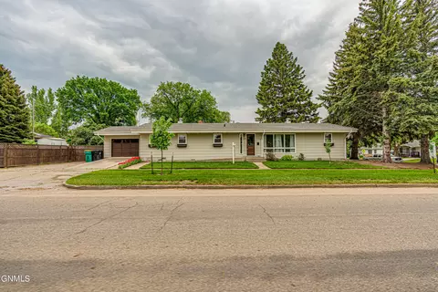 419 C Ave W, Bismarck, ND 58501