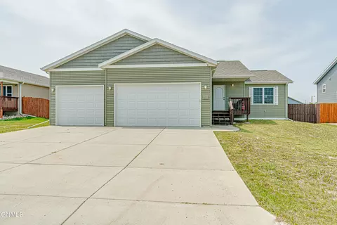 2824 Mcnally St, Lincoln, ND 58504
