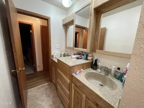 352 5th St NE, Garrison, ND 58540 photo 17