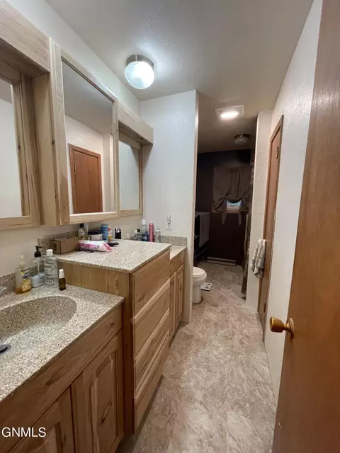 352 5th St NE, Garrison, ND 58540 photo 18