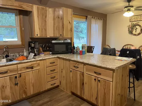 352 5th St NE, Garrison, ND 58540 photo 7