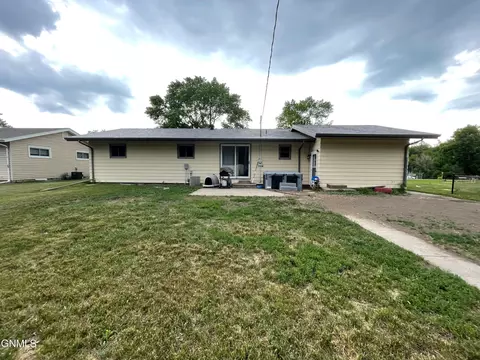 352 5th St NE, Garrison, ND 58540 photo 32