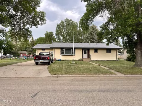 352 5th St NE, Garrison, ND 58540