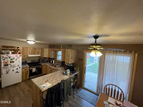 352 5th St NE, Garrison, ND 58540 photo 12
